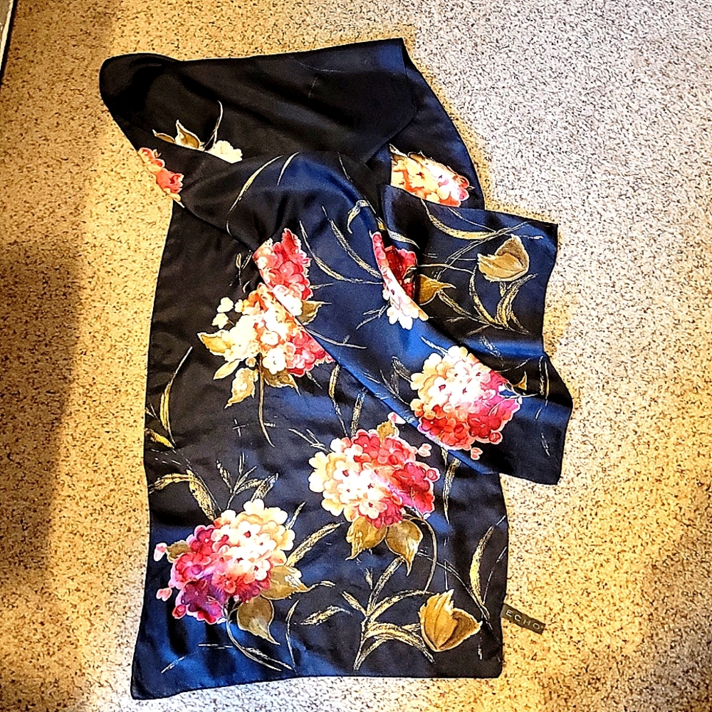 Echo Long Silk 100% Soie Scarf N.W.O.T